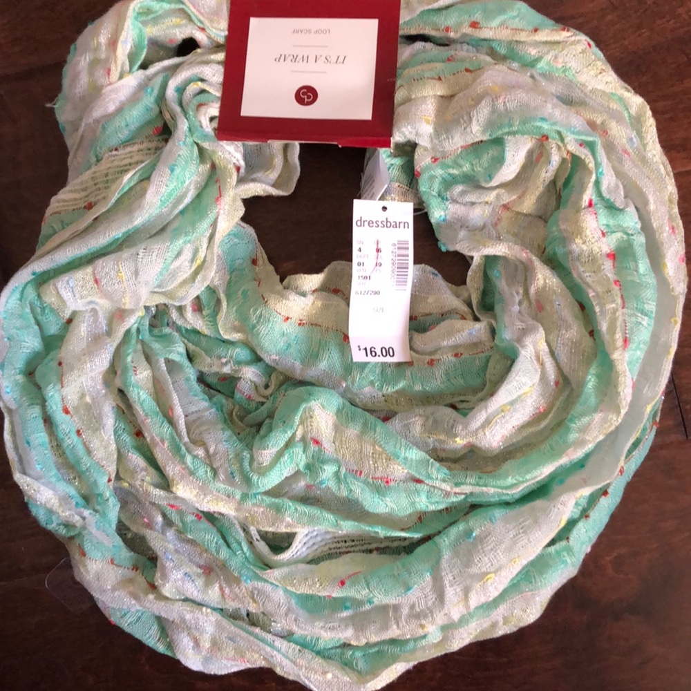 Loop Scarf - Picture 3 of 4